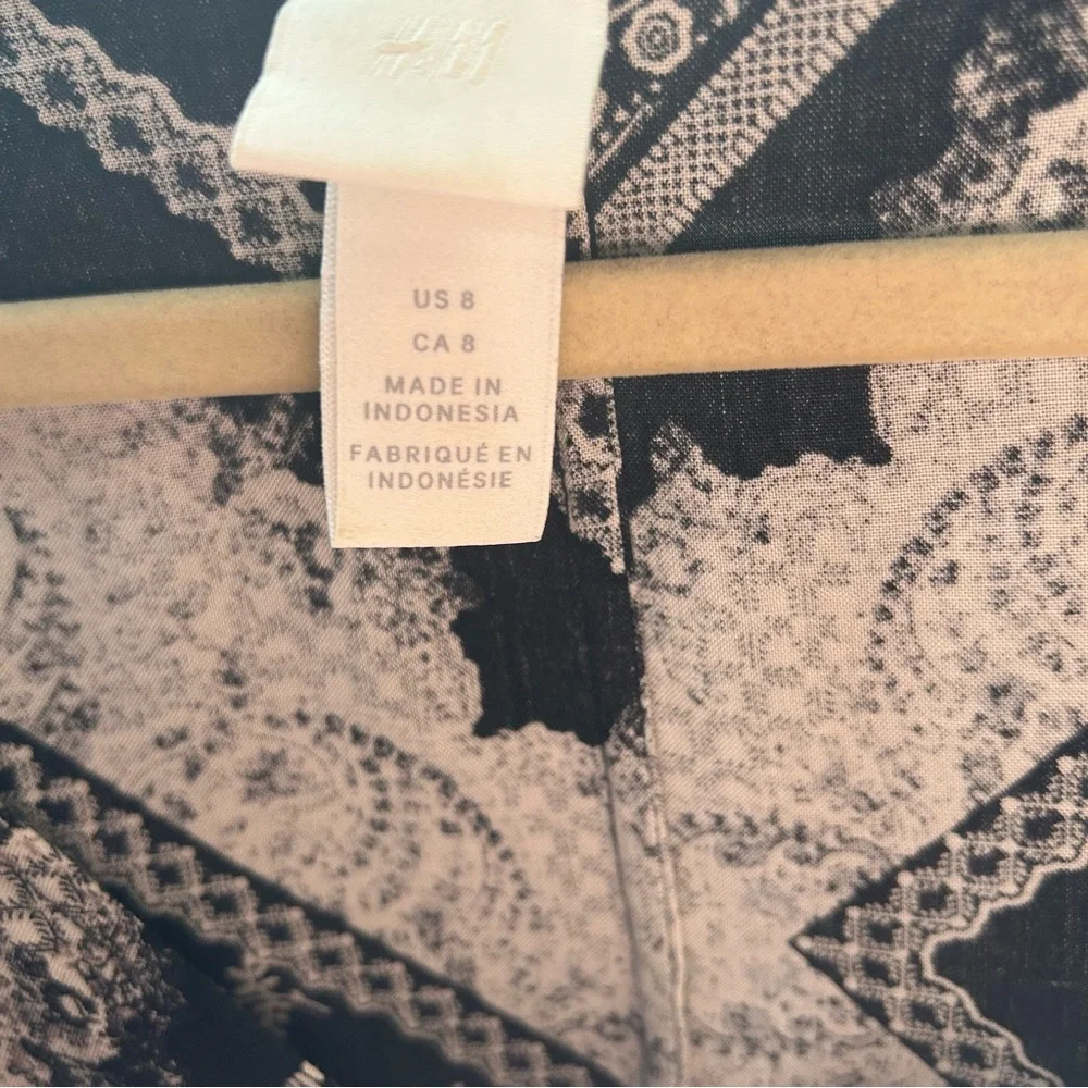 H&M • Button Down Patterned Dress - Picture 7 of 7